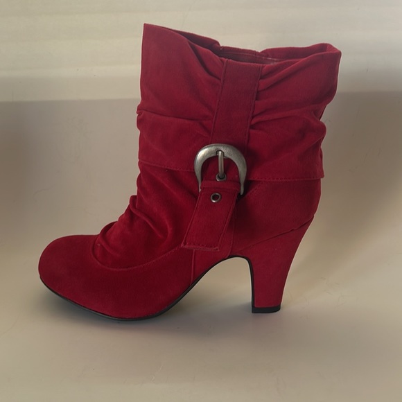 Quipid red ankle boots. - Picture 3 of 14